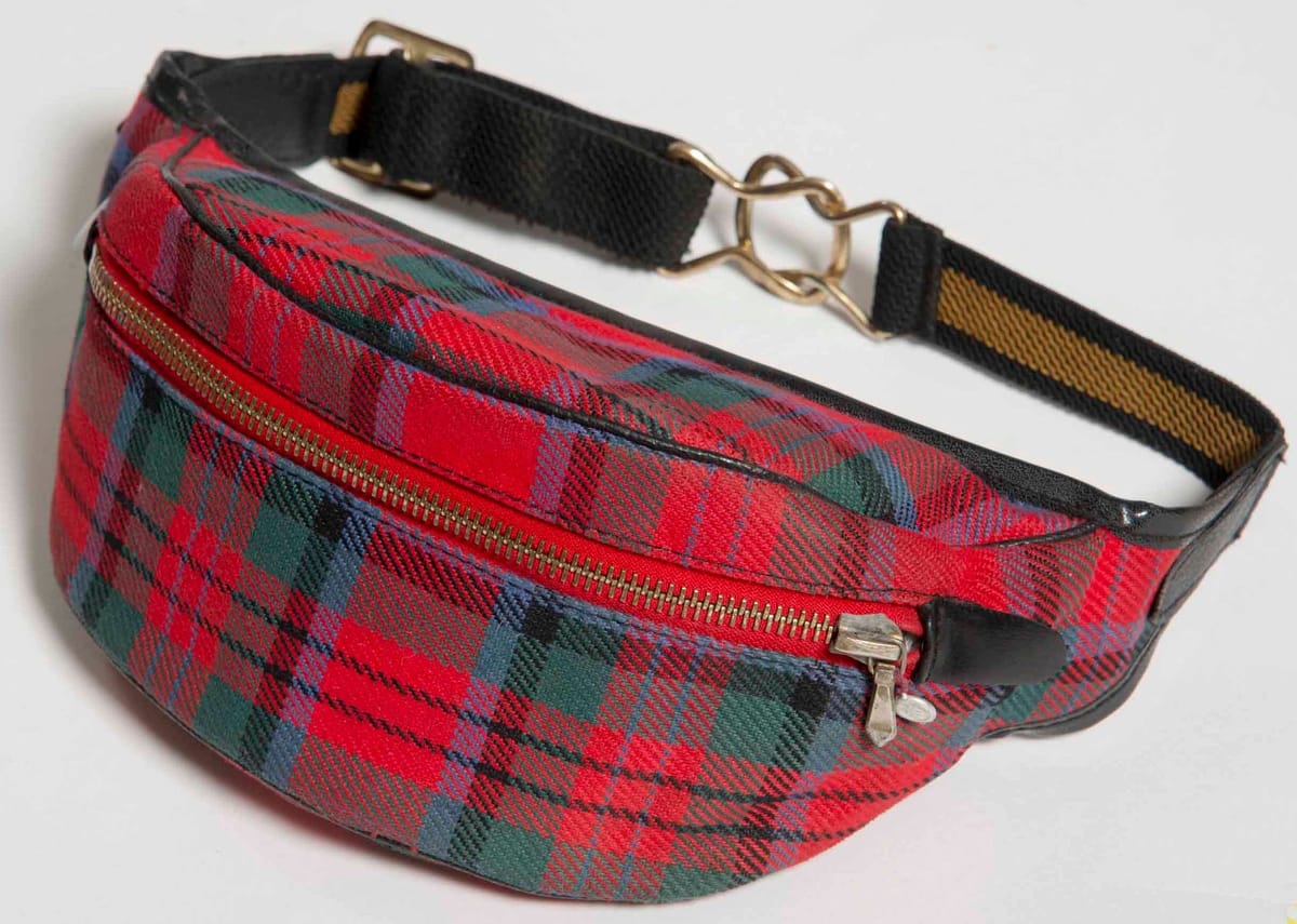 © Museum-Appenzell-karrierte-Bauchtasche-um 1970