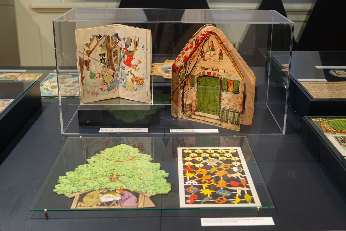 Museum Appenzell Blick in die Ausstellung 24 Tage Vorfreude Adventskalender aus 120 Jahren 3
