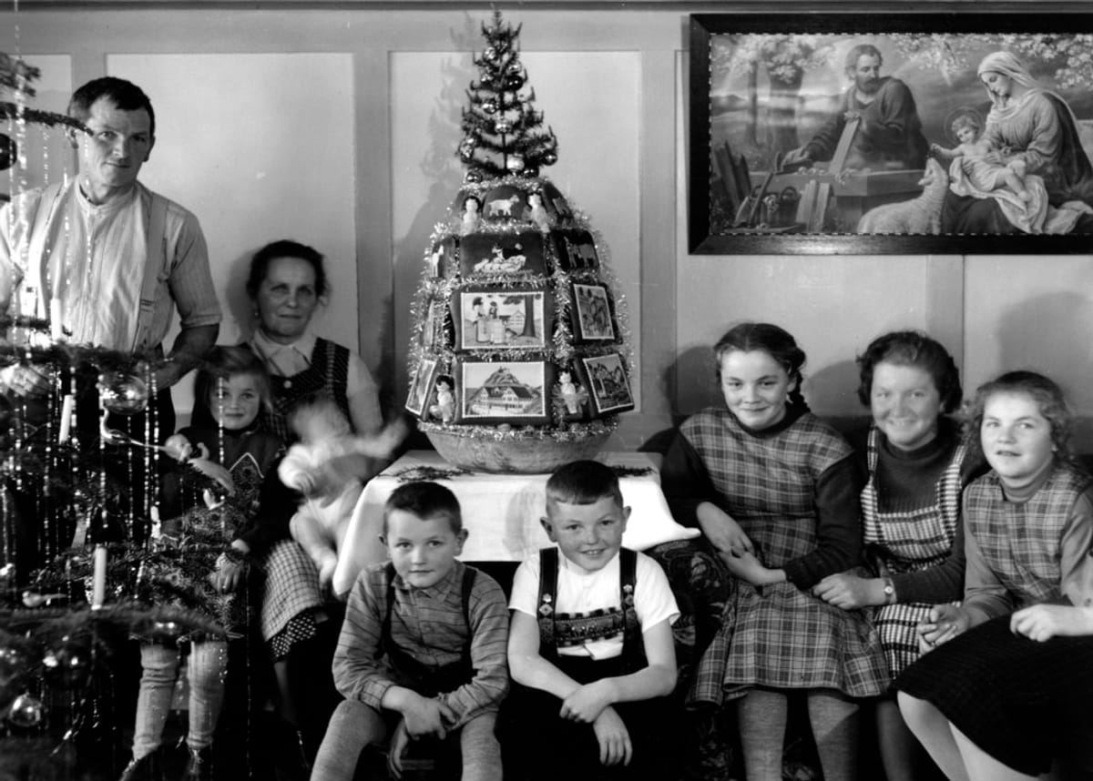 © Museum Appenzell_Chlausezüüg und Christbaum Foto Emil Grubenmannm um 1960
