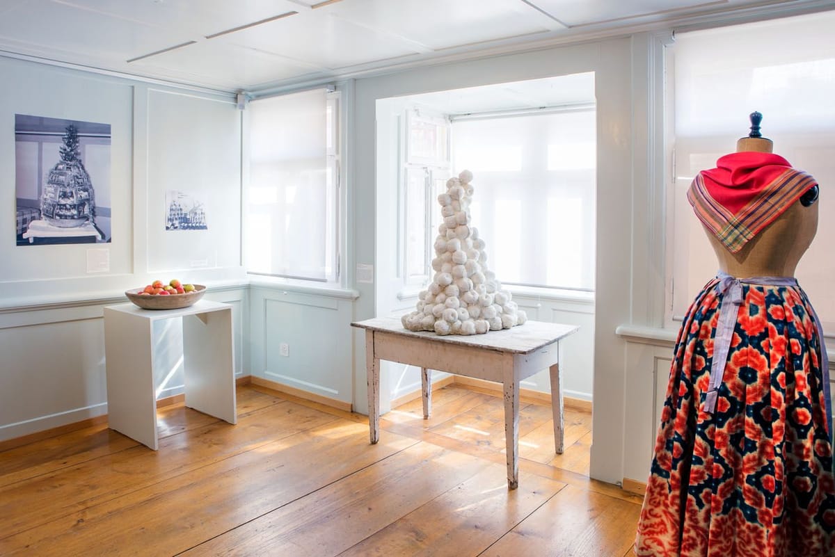 Museum Appenzell Chraanzrock Ond Bechue  Adaptionen In Kunst Mode Und Kunsthandwerk