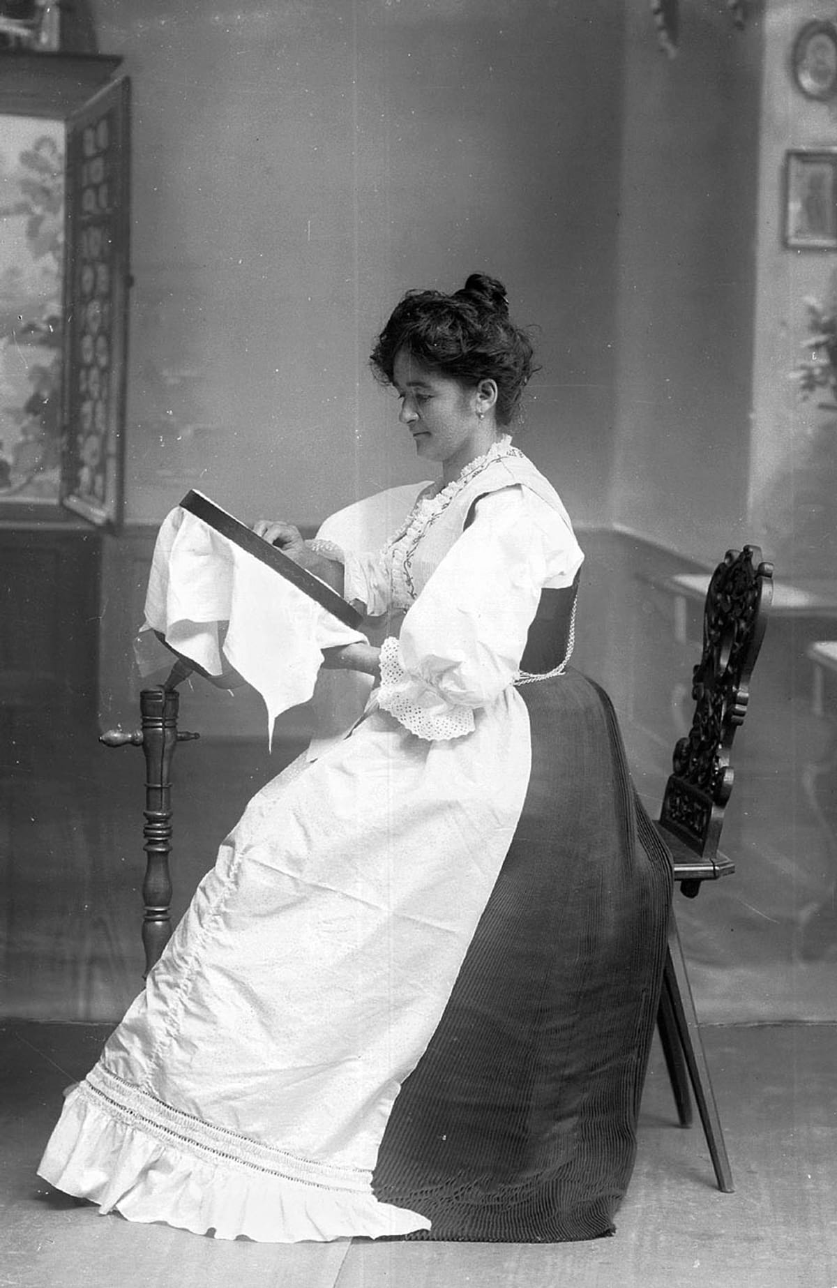 © Museum-Appenzell-Frau-in-Barärmeltracht-Jakob-Müller-um 1900