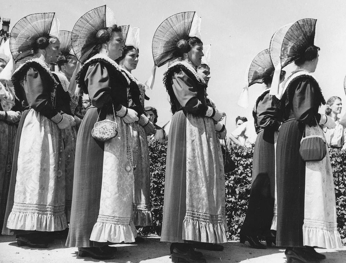 © Museum Appenzell_Frauen in Festtagstracht, um 1940