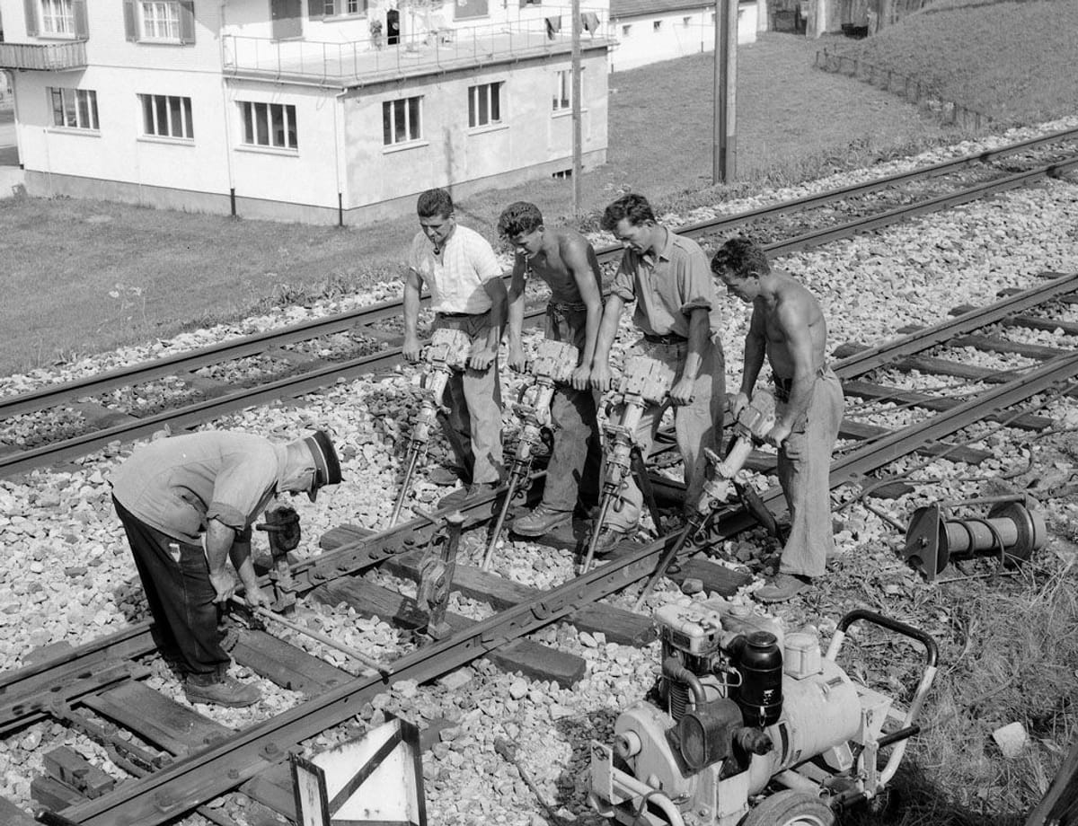 © Museum Appenzell_Männer-und-Presslufthammer_Foto Emil_Grubenmann_um 1960
