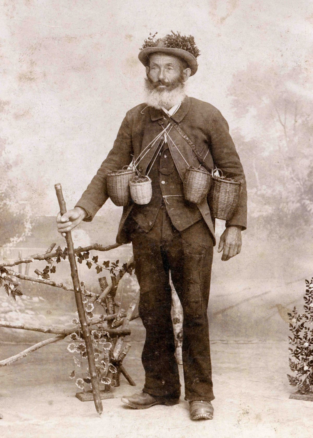 © Museum-Appenzell-Johann-Anton-Koller-mit-Beerenkörben-um-1910