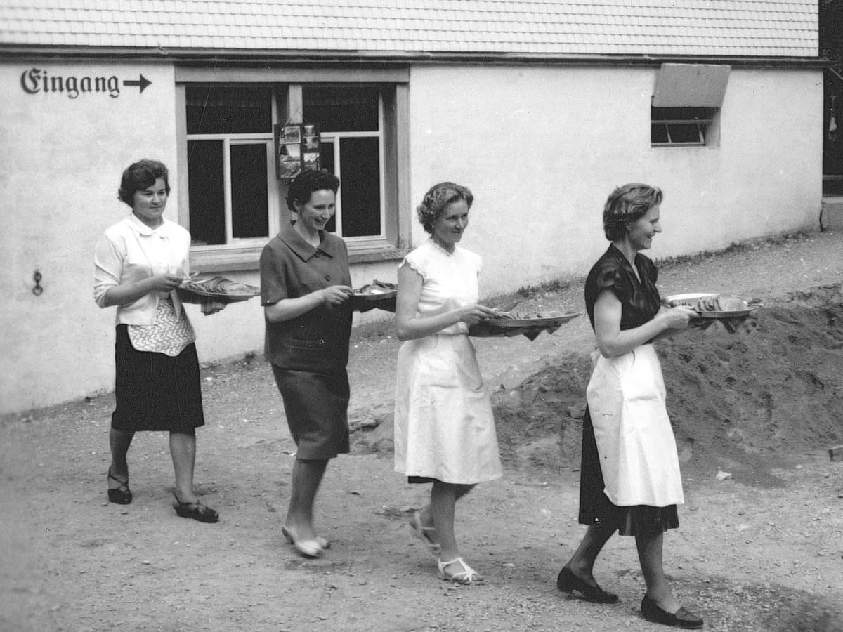 © Museum-Appenzell-Serviertöchter-1960er-Jahre-Foto-Emil-Grubenmann