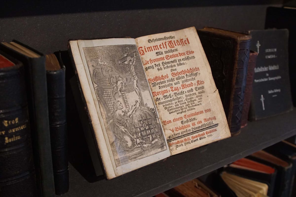 © Museum-Appenzell-Blick-in-die-Ausstellung-Gebetsbücher