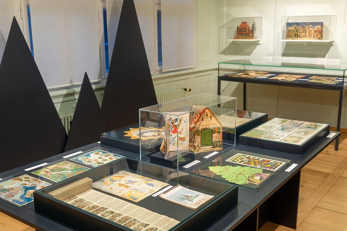 Museum Appenzell Blick in die Ausstellung 24 Tage Vorfreude Adventskalender aus 120 Jahren 4