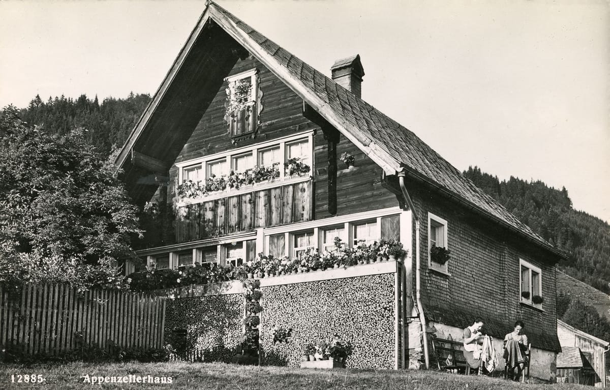 Museum Appenzell Bauernhaus mit Holzbeige Ansichtskarte um 1940