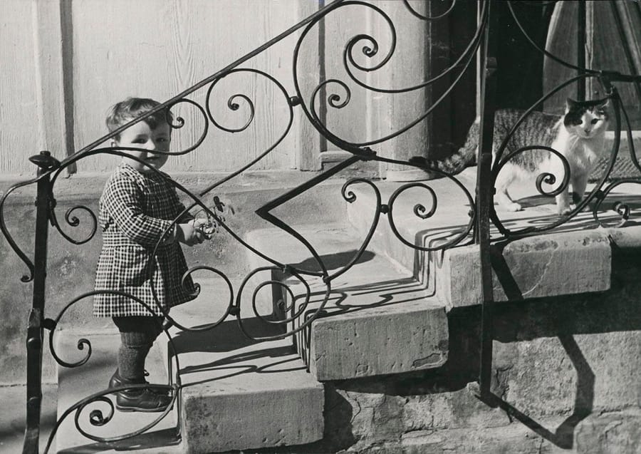 Copyright_Museum-Appenzell-Kind-und-Katze-Marga-Steinmann-um1940
