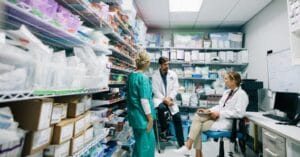 Gestão de farmácia com foco em conformidade