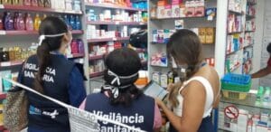Inspeção da vigilância sanitária em farmácia