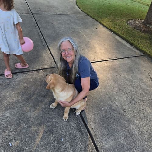 Pawrade customer Alda S. with their Labrador Retriever puppy