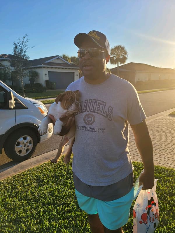 Customer photo of English Bulldog puppy from Wesley D.