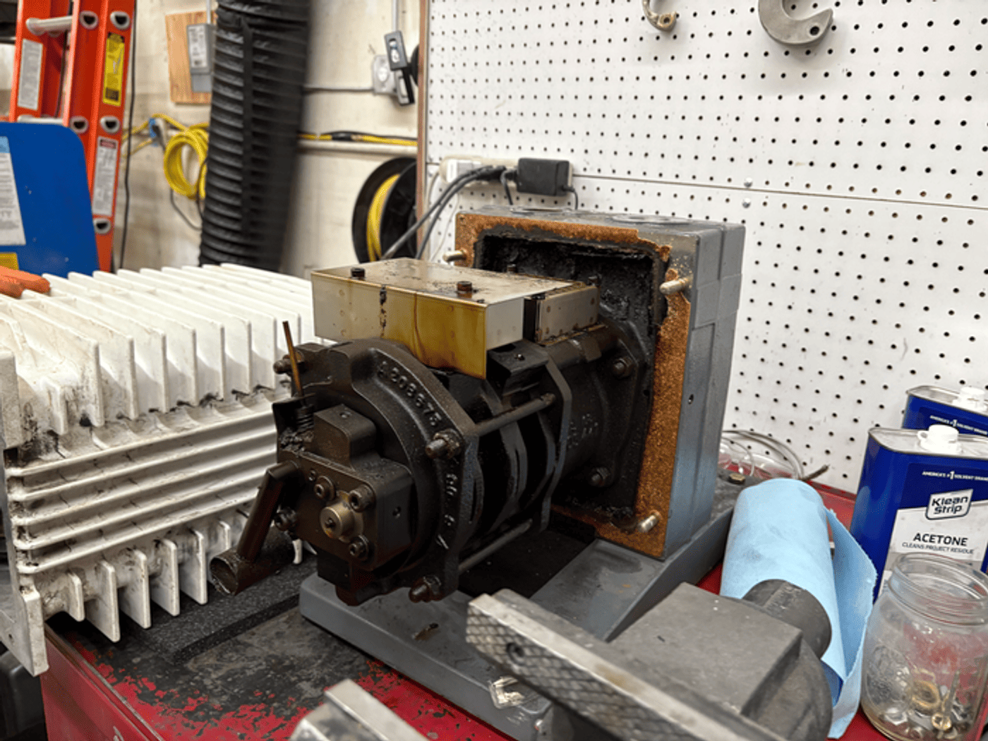 How to Change Vacuum Pump Oil the Right Way
