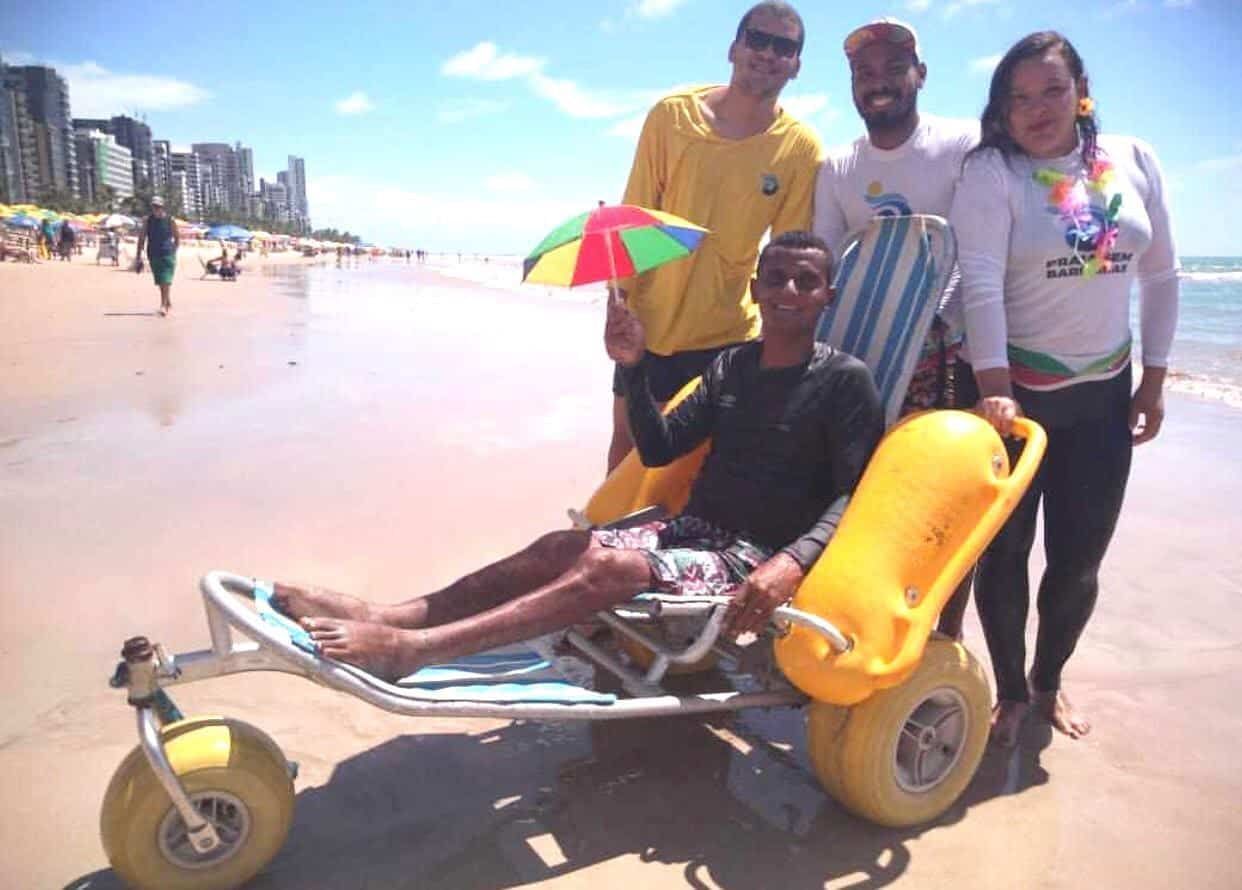 Projeto Praia sem Barreiras da Uninassau promove inclusão no Recife - REVISTA QUERO