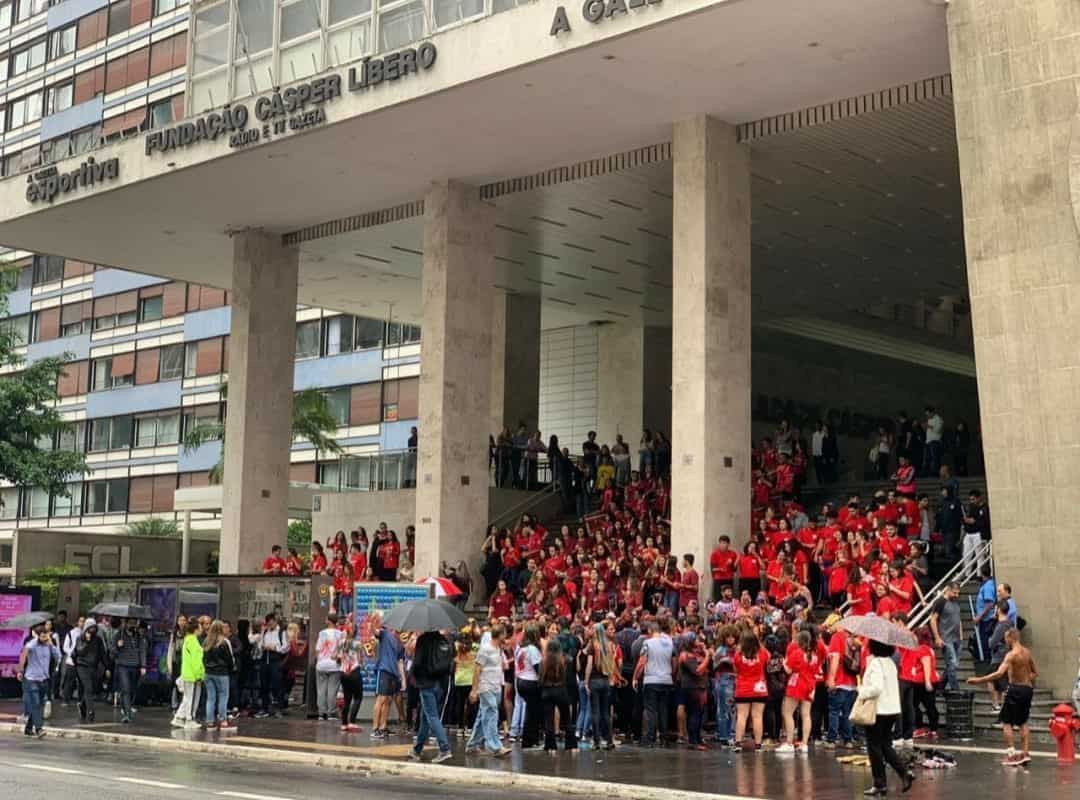 Calouros da Faculdade Cásper Líbero contam sobre recepção no primeiro dia de aula - REVISTA QUERO