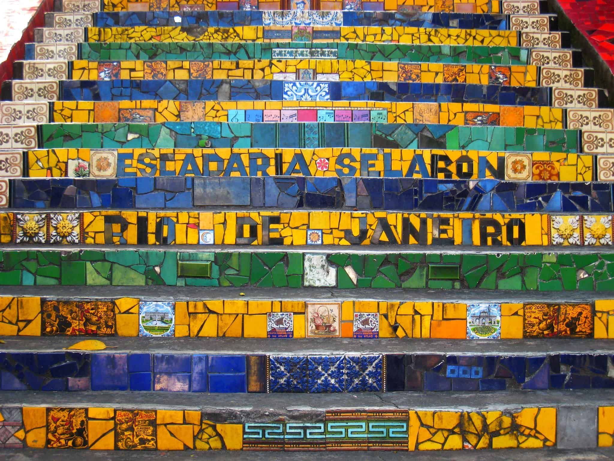Escadaria Selarón, um dos pontos turísticos do Rio de Janeiro. Ponto visitado também por estudantes das escolas da capital fluminense.