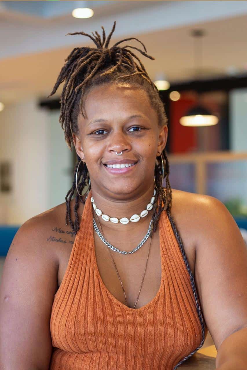 Juliana Bueno trabalha questões como representatividade negra e racismo em suas aulas através do projeto Sankofa, realizado na Camino School.