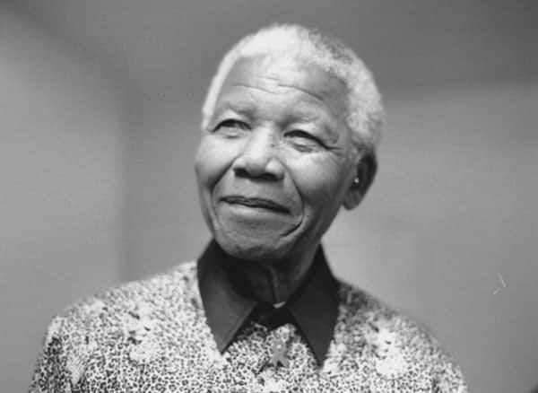 Rosto de Nelson Mandela em preto e branco; veja citações para usar em qualquer tema de redação