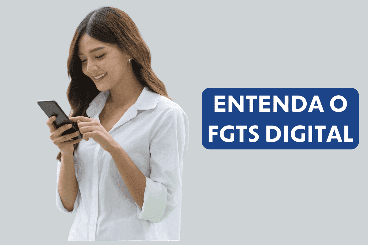 Mulher sorrindo mexendo no celular; FGTS Digital já está disponível; entenda principais mudanças