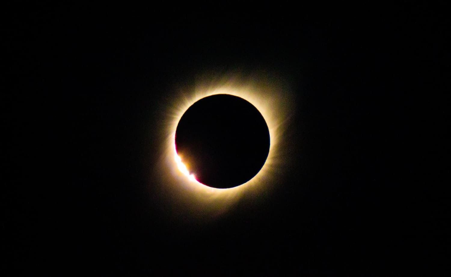 Eclipse de 8 de abril será visto no Brasil? Que horas? Entenda como acontece!