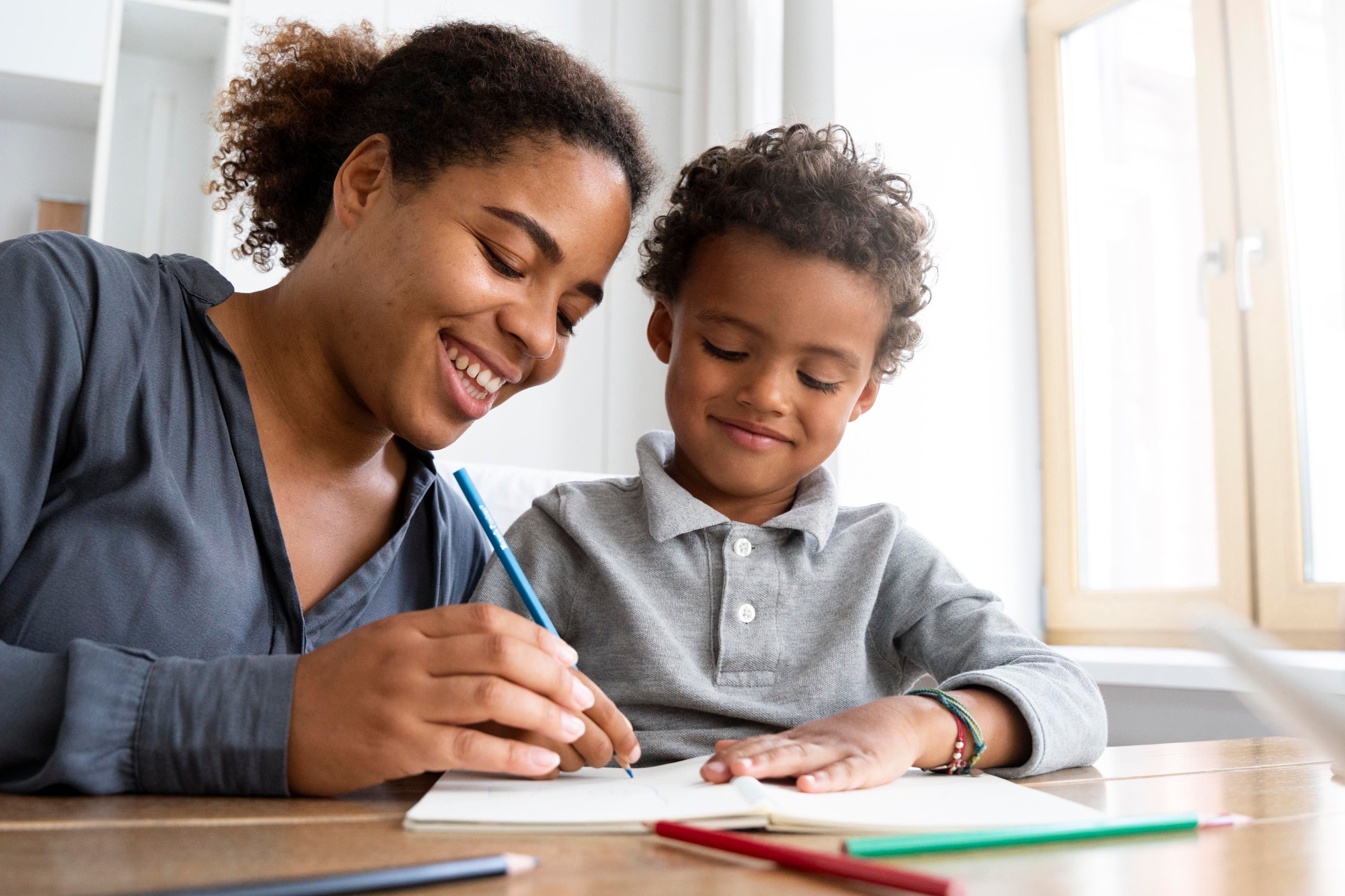 educação-positiva-aprendizado-com-a-escola-e-a-família