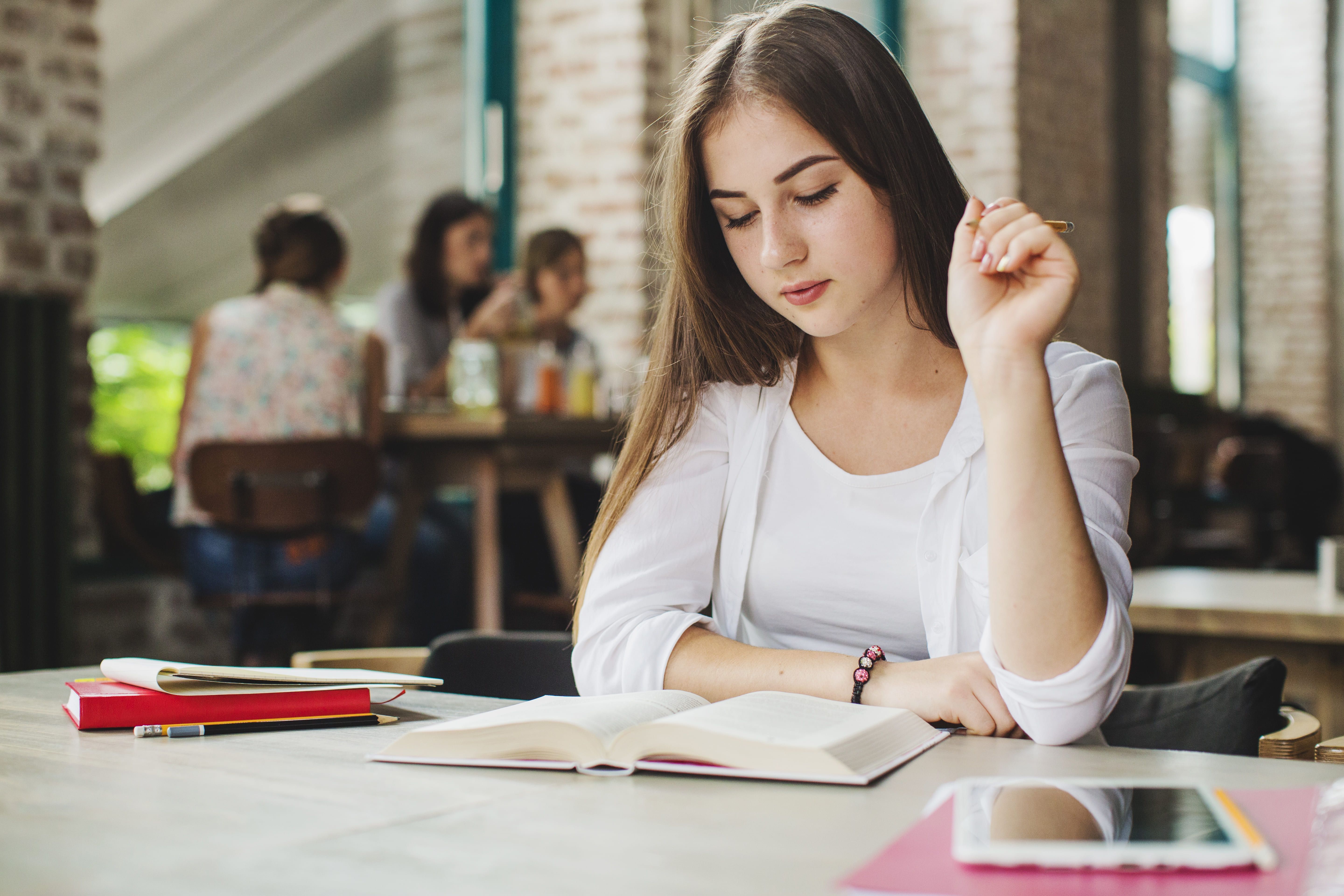 jovem estudando para Fuvest