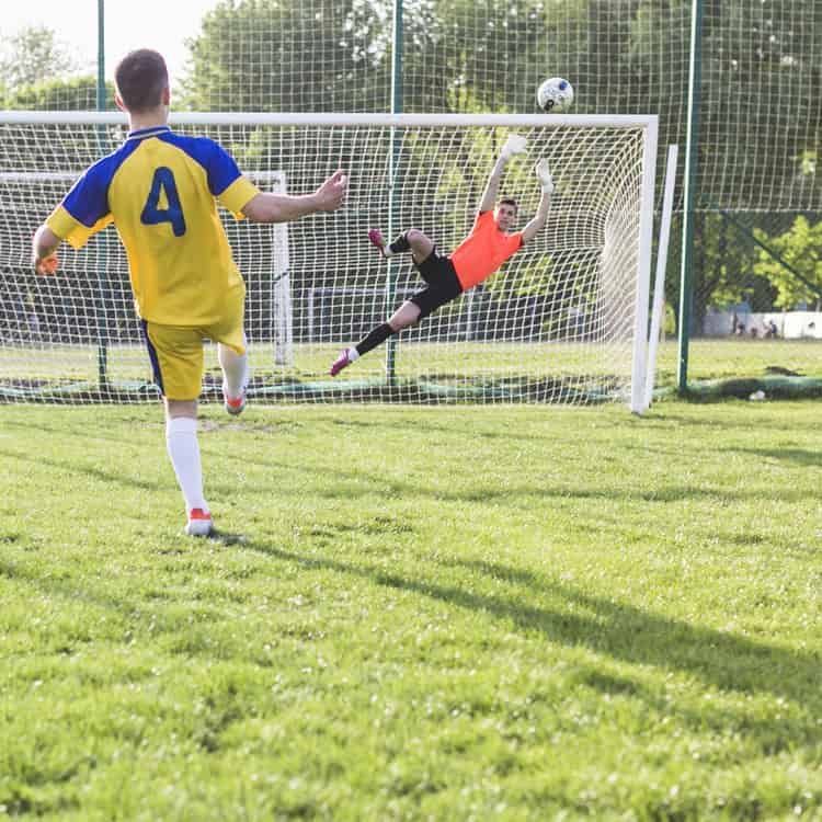 Futebol: como a formação de educador físico pode te ajudar a trabalhar em  um clube?