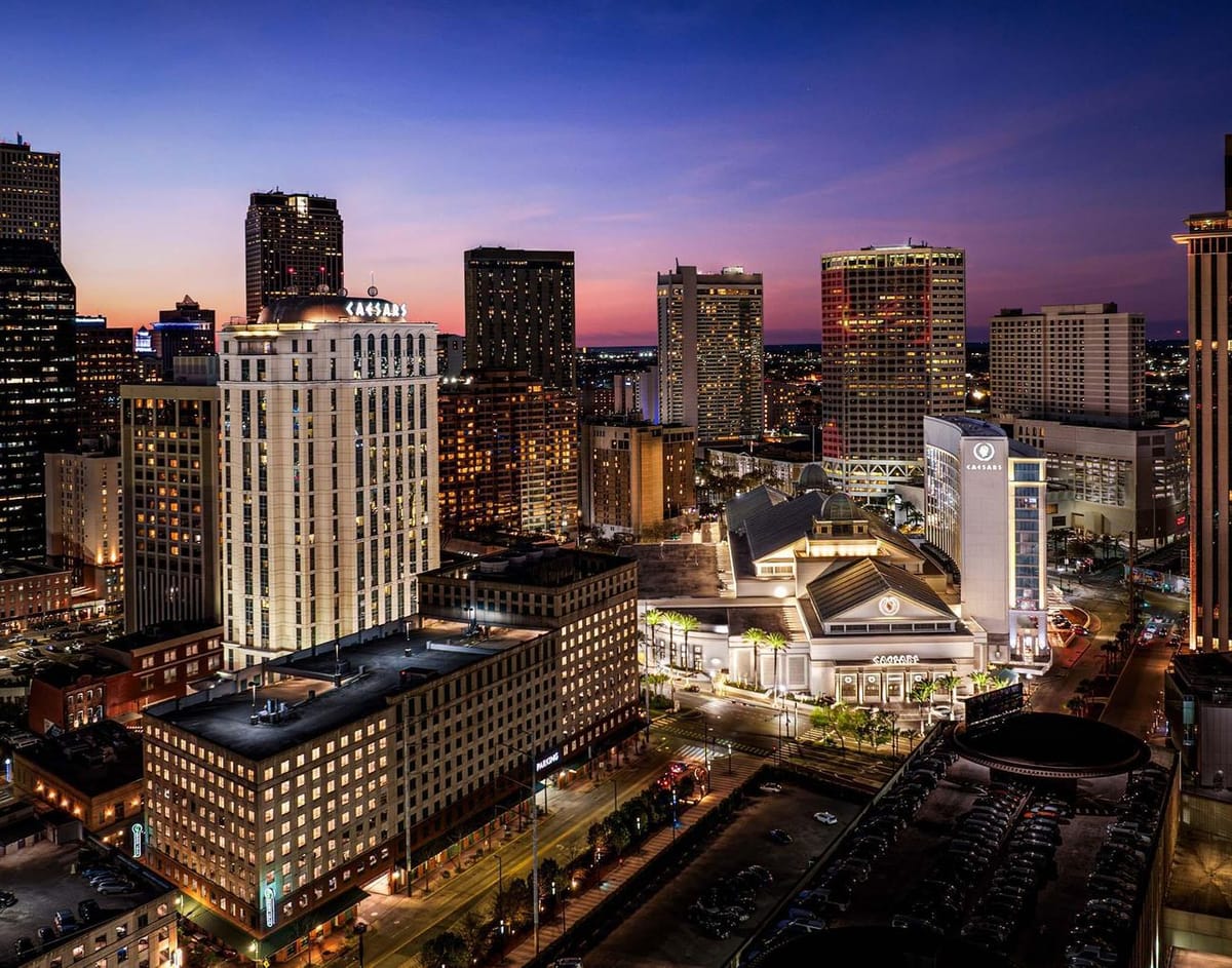 The Wrigley Building in Chicago · Free Stock Photo, image size:1200x943