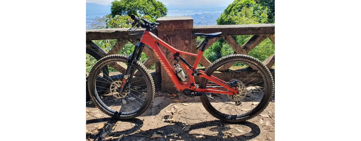 2021 levo sl top