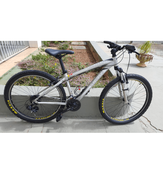Quadro specialized hardrock 26 deals