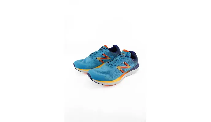 Tênis New Balance Fresh Foam 680 V7 - TAM 41BR (USADO)