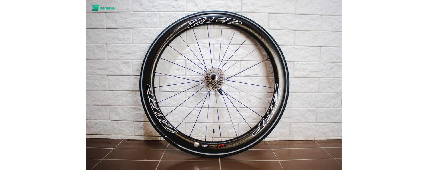 Semexe - Roda traseira Zipp 303