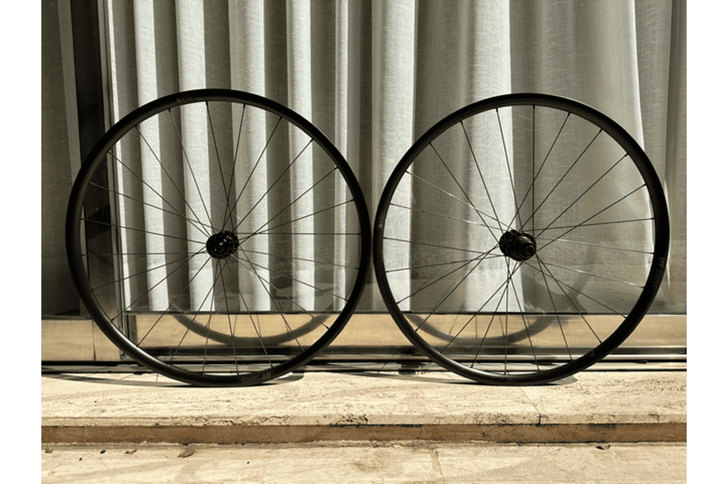 Semexe - Roda DT Swiss R470 - Tubeless Ready - Freio a Disco