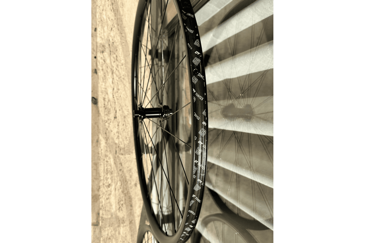 Semexe - Roda DT Swiss R470 - Tubeless Ready - Freio a Disco