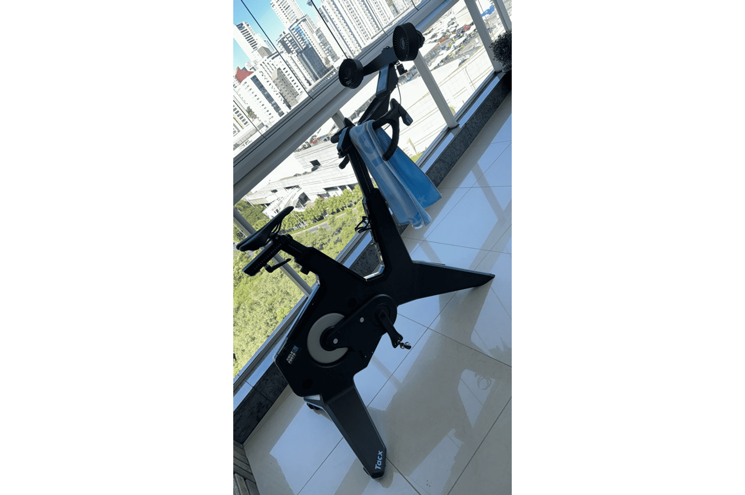 Semexe - TACX NEO SMART BIKE