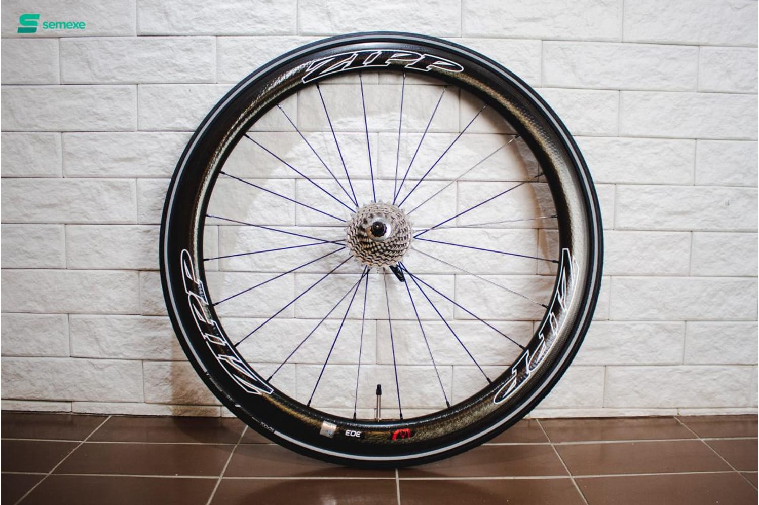 Semexe - Roda traseira Zipp 303