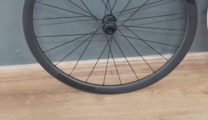 Semexe - Roda traseira Zipp 303