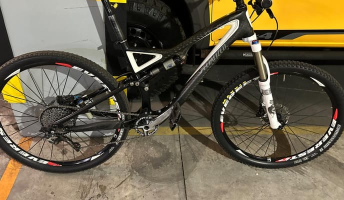 Semexe - Specialized Camber FSR 29 Preto / vermelho 2013