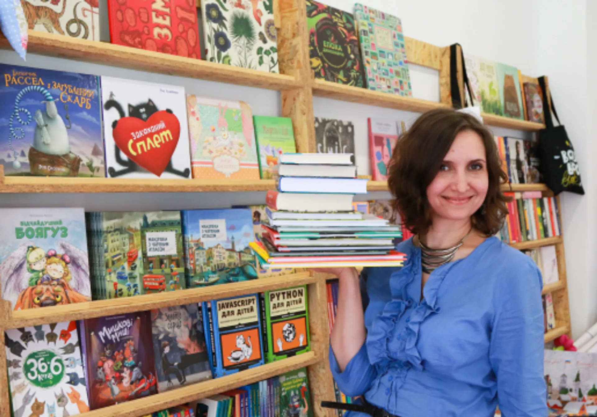 The Old Lion Publishing House was founded in 2001 in Lviv by author Marjana Savka and musician Yuri Chopyk. In 2010 the Lviv-based company “Fest!” Holding of Emotions entered into a partnership with the press, and in 2013 Old Lion opened a branch in Kyiv. In 2015 Old Lion opened its first bookstore in Lviv. Since then, an entire network of mono-brand bookstores and cafés has arisen: now you can peruse books, have some fresh coffee, and attend interesting literary events in cozy Old Lion establishments in Lviv, Kyiv, Odesa, and Dnipro. In 2018 Old Lion’s headquarters moved to its own building in Lviv, whose façade is adorned by a building-sized bookshelf displaying spines of our books.