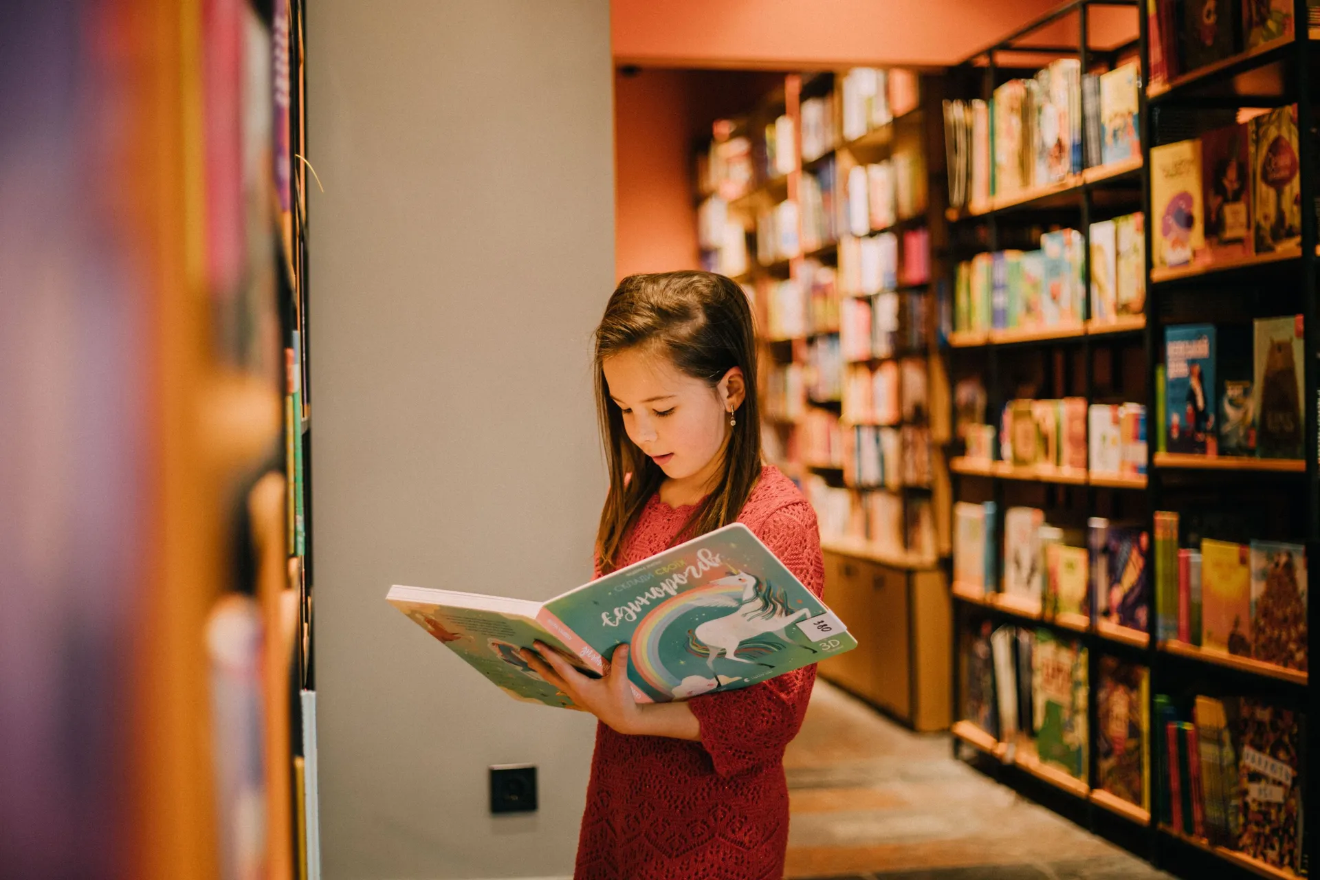 Мандруємо у дивовижні світи з книгами для дітей