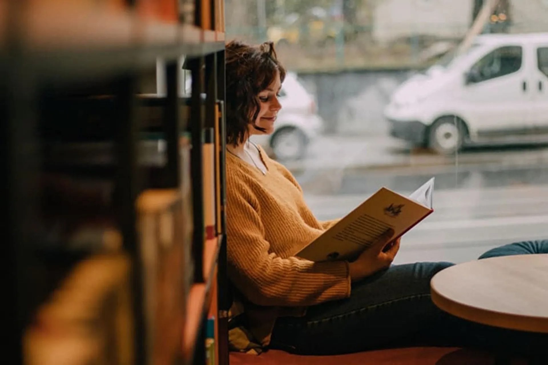 Що почитати, щоб втекти від реальності хоч на годину