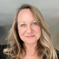 Джуліанна Майнер