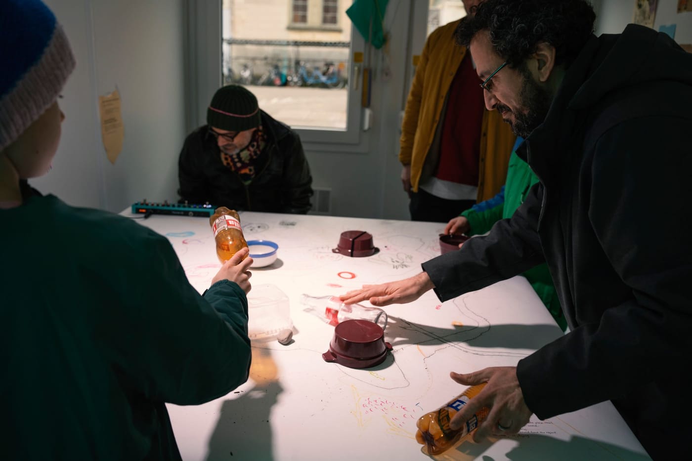 «Recyclinghof für gefundene Klänge» feat. Hardi Kurda @ SONIC MATTER_village / Zeughaushof © Michelle Ettlin