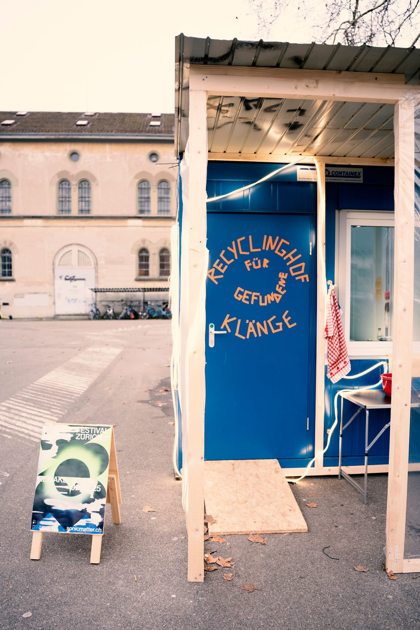 «Recyclinghof für gefundene Klänge» @ SONIC MATTER_village / Zeughaushof © Michelle Ettlin