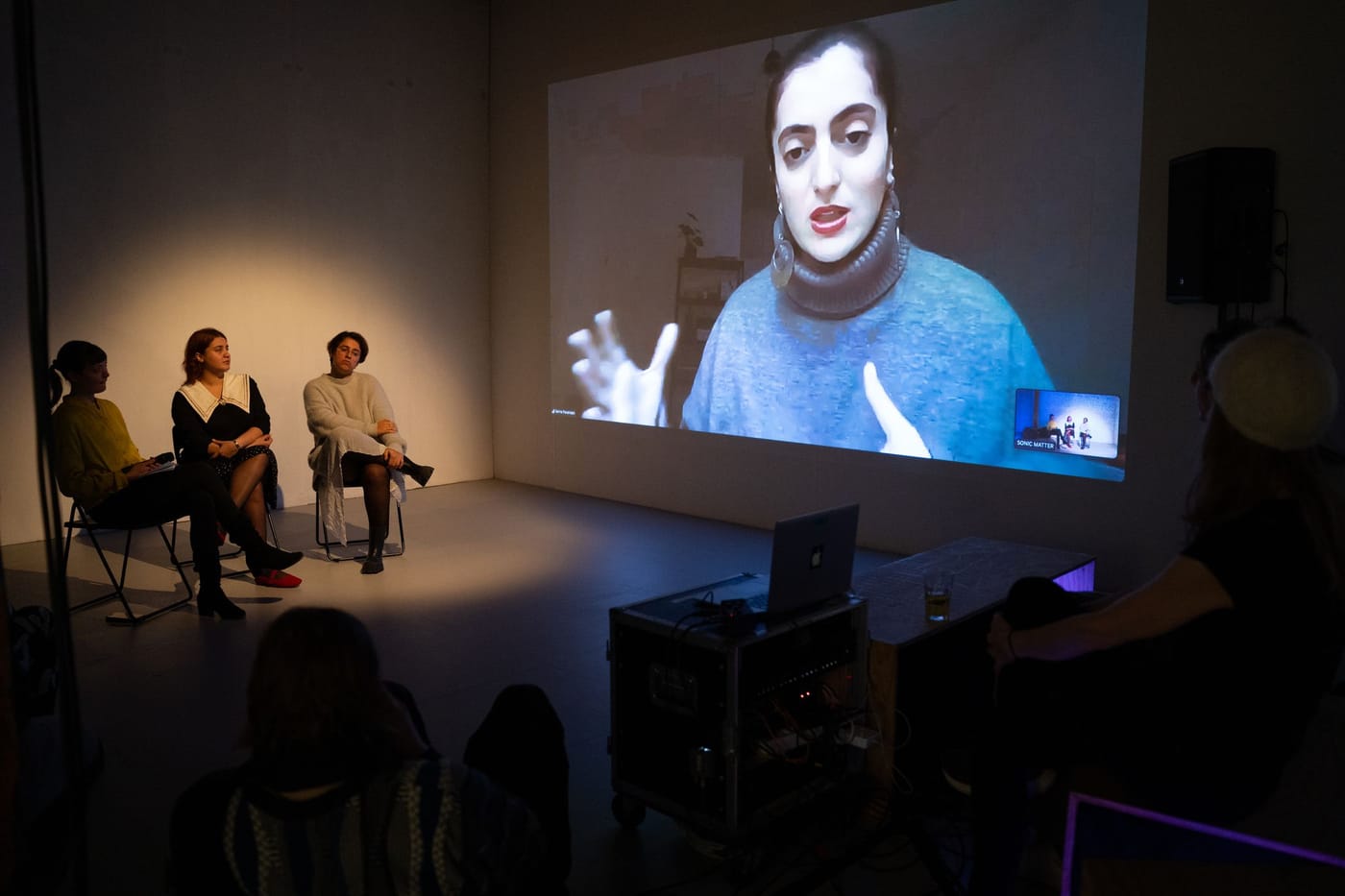 Lisa Nolte, Raz Kamaran, Niga Salam & Sarina Panahideh, Video Lounge «Rethreading Waeves» @ Kunstraum Walcheturm © Michelle Ettlin