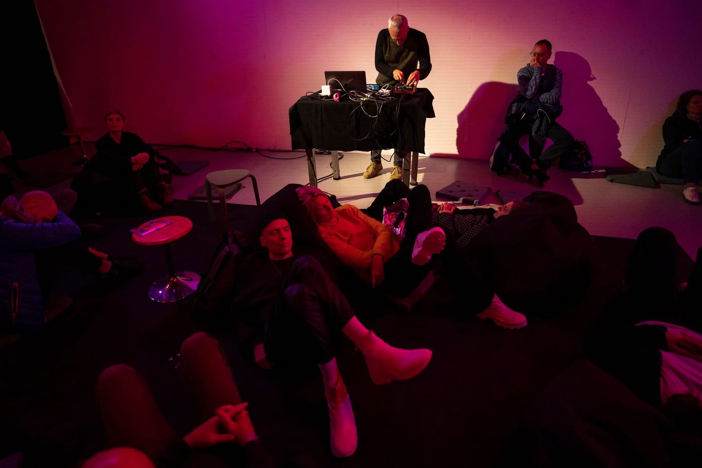 Thomas Peter, Listening Lounge @ Kunstraum Walcheturm © Kira Kynd