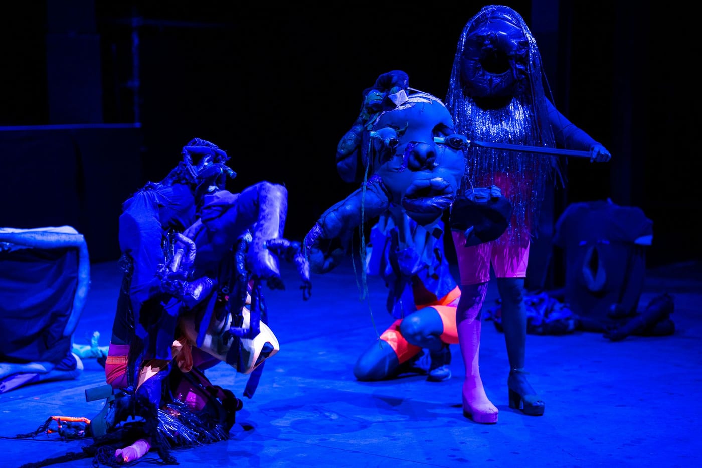 Latefa Wiersch, Rhoda Davids Abel, Dandara Modesto «Neon Bush Girl Society» @ Rote Frank © Kira Kynd