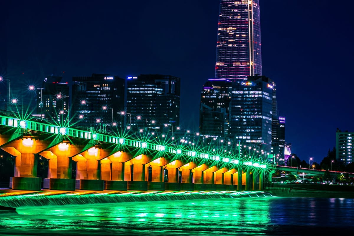 Luminos film wc XBNPID69k unsplash