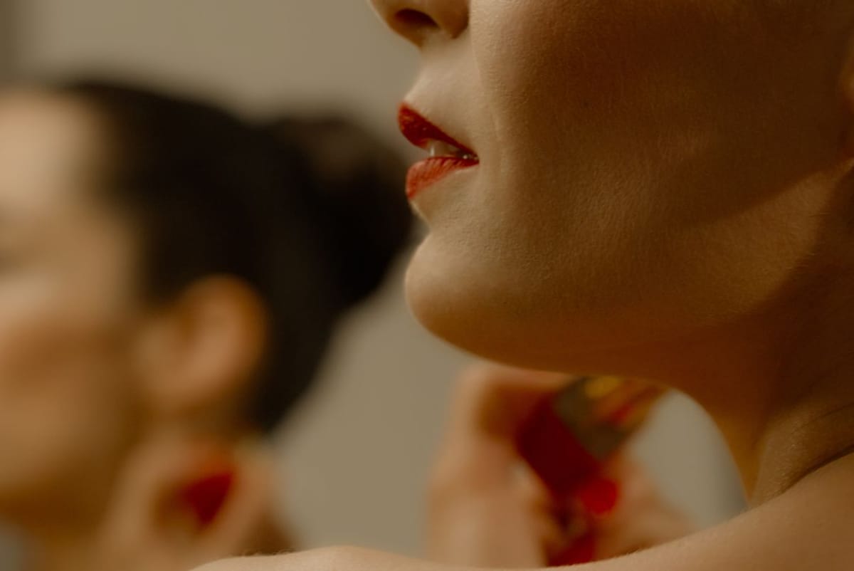 Le Rouge Francais Opera v 10 LONG 00 00 33 10 Still025